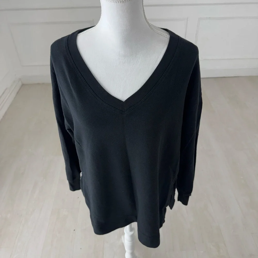 Gap Sweatshirt Women Medium Black V-Neck Side Slit Fleece Lined Pullover‎ Top